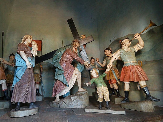 Obra de Aleijadinho representando a via crucis