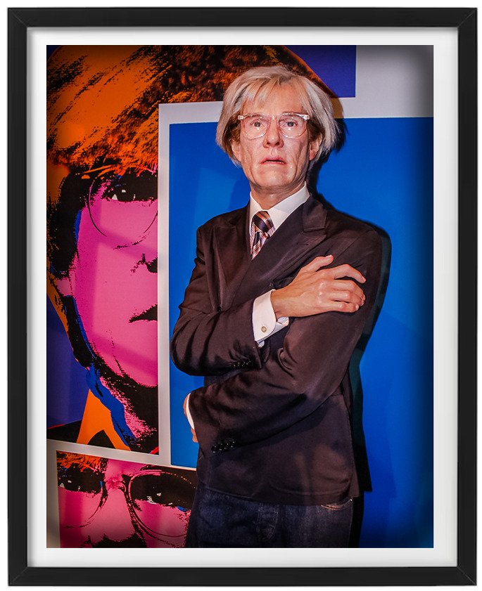 LONDRES, INGLATERRA, Reino Unido - 12 de abril de 2012: Madame Tussaud Wax Museum Model Andy Warholl