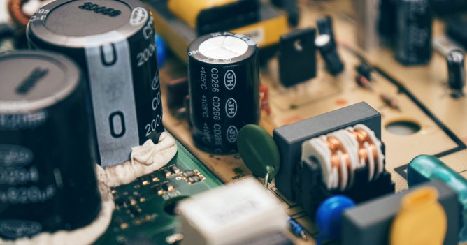 Capacitor: o que é, fórmula, função e exercícios