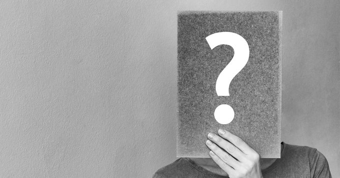 17 charadas difíceis para exercitar o cérebro (com resposta)