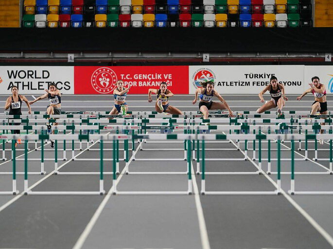 prova de corrida com barreiras feminina