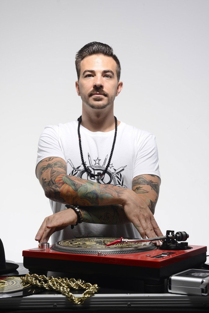 DJ