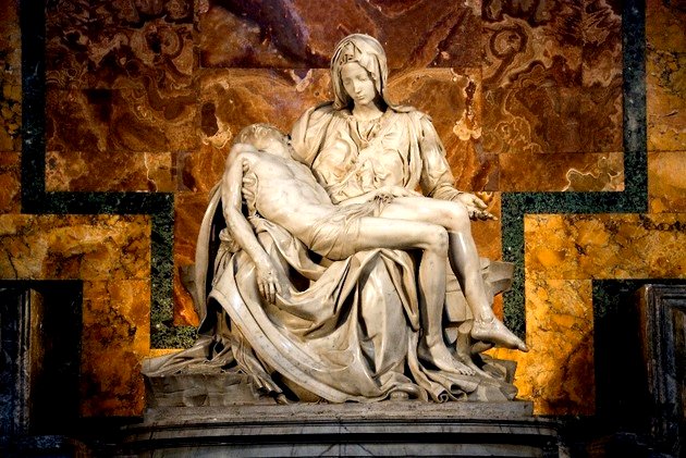 Escultura Pietá de Michelangelo