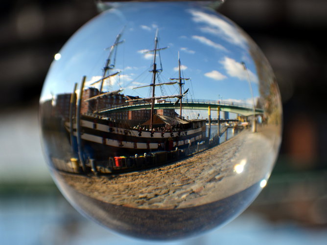 Exercícios sobre espelhos esféricos (com respostas explicadas)