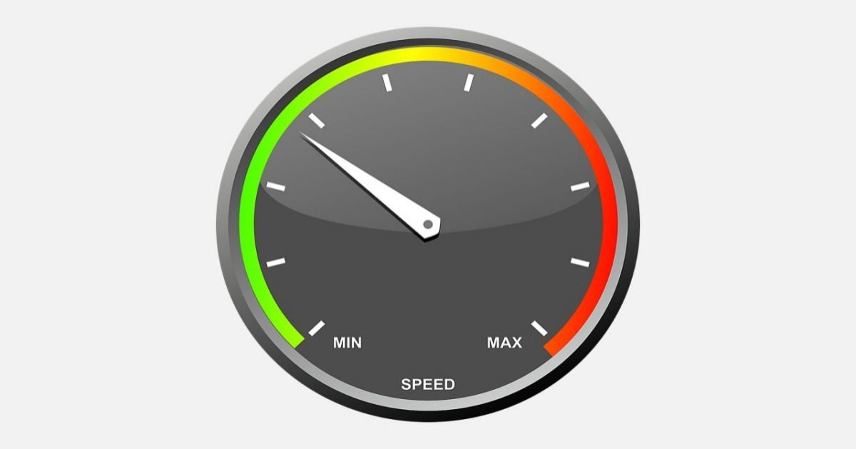 FCC) Qual é a velocidade média, em km/h, de uma pessoa que percorre a pé,  1200 m em 20 min? 