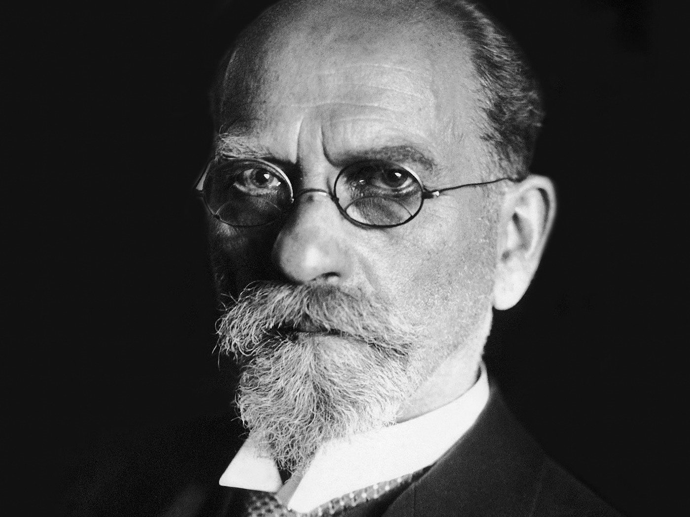 Fenomenologia de Edmund Husserl - Filosofia - Toda Matéria