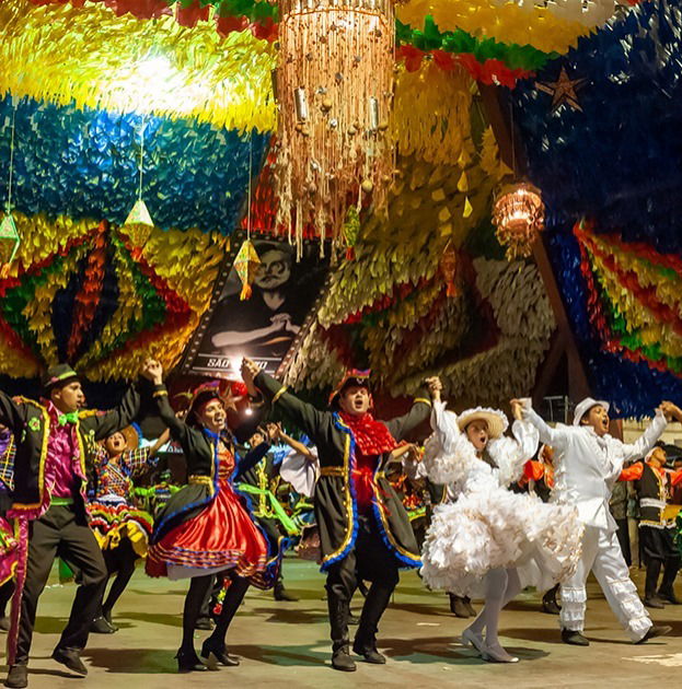 Qual a origem dos trajes típicos de Festa Junina? A Festa de de