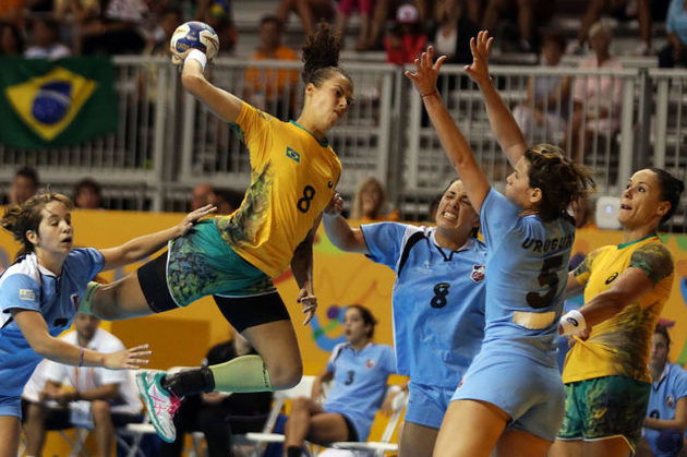 Jogo da velha com condução de bola (Handebol). Podemos usar o mesmo jogo  para diferentes objetivos: condução no handebol, no futebol, fazer  ziguezague, By Educação Física da Depressão