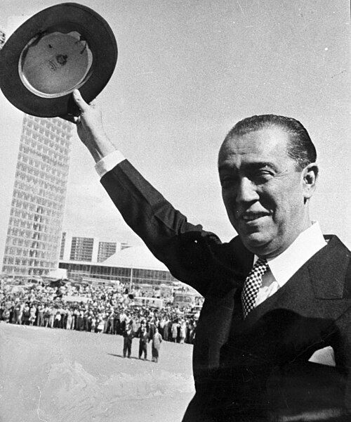 Foto do então presidente Juscelino Kubitschek em Brasília.