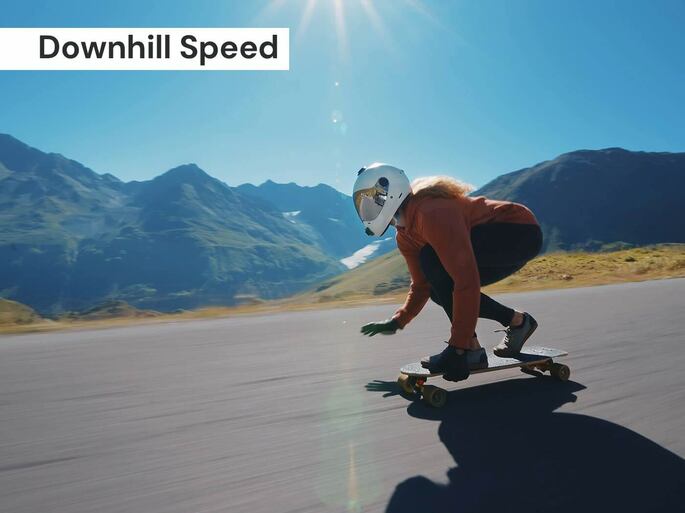 jovem praticando modalidade de skate downhill speed