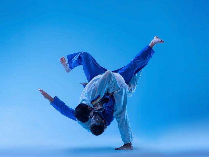 2 lutadores de judo fazendo ippon
