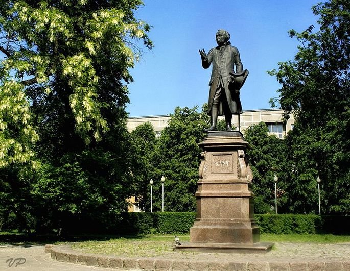 Estátua em homenagem a Kant em Königsberg