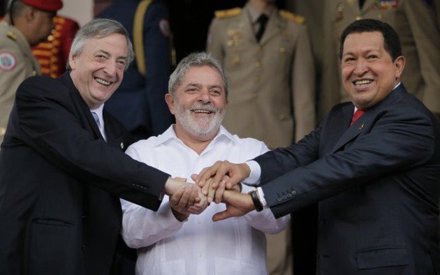 Néstor Kirchner, presidente da Argentina, Lula e Hugo Chávez, da Venezuela, em 2006