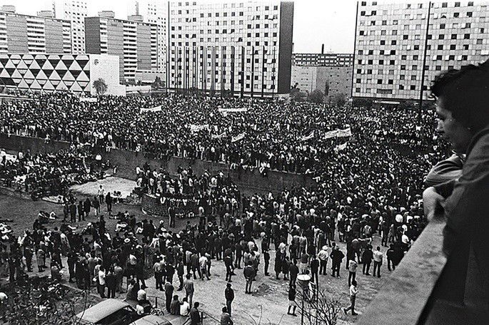 Manifestantes ocupam a praça das Três Culturas, no México, em 1968.