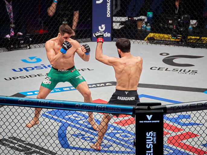 lutadores de mma no ringue