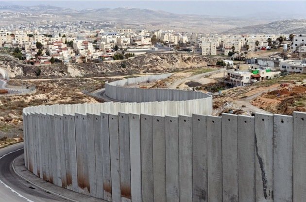 Aspecto do Muro da Cisjordânia construído por Israel, em 2014