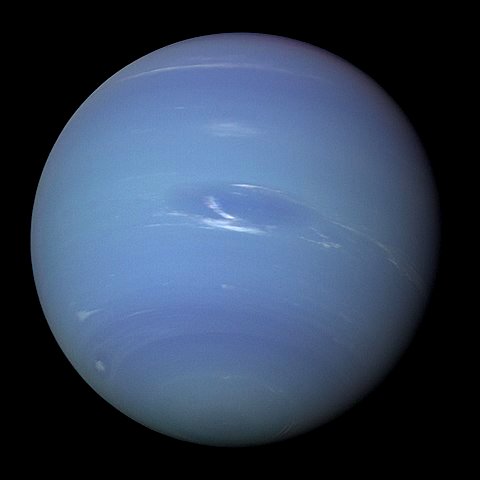 Planeta Netuno fotografado por uma sonda espacial, coloração azul intensa
