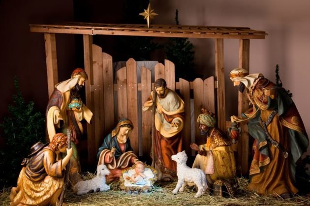 Presépio de Natal que representa a cena do nascimento do Menino Jesus