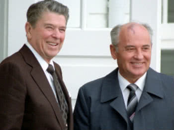 Reagan e Gorbachev