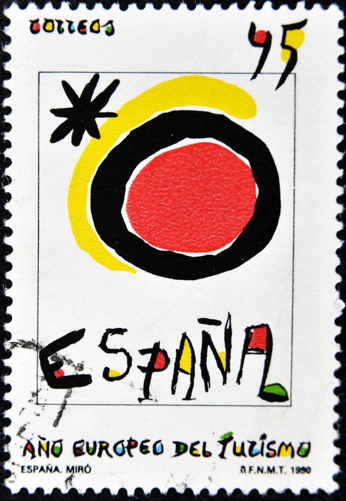 Selo impresso na Espanha mostra o símbolo do turismo espanhol criado por Joan Miró, por volta de 1990.