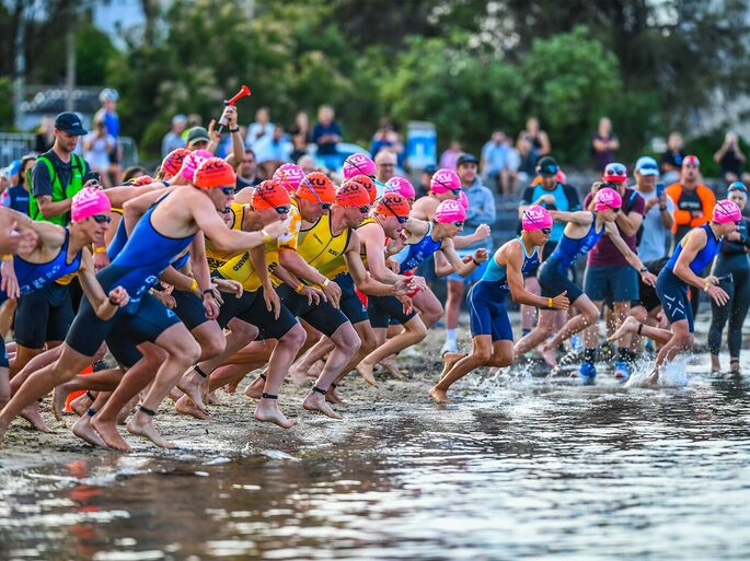 inicio da etapa de natação no triatlo