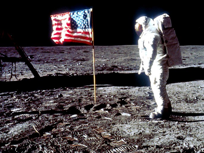 Bandeira americana na Lua