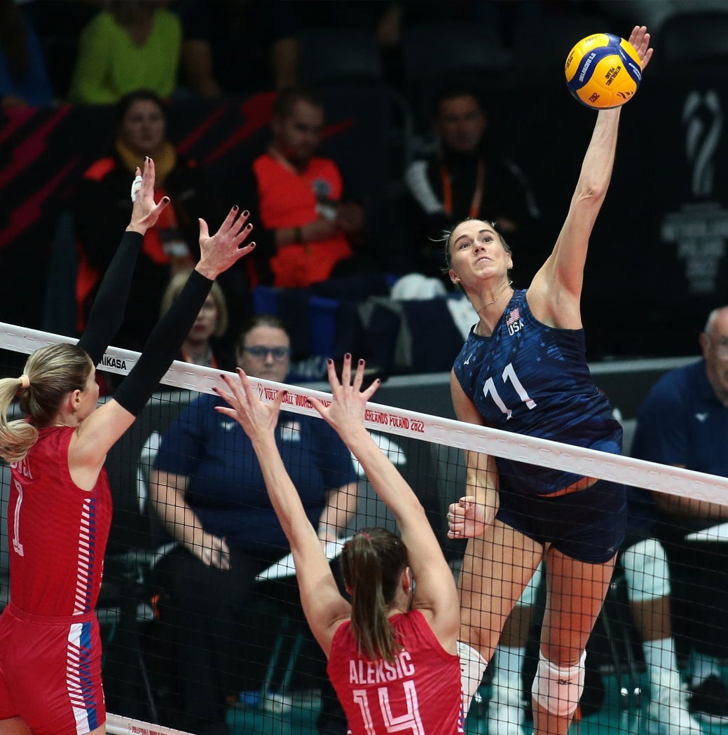 Resumo jogadores de voleibol duas meninas jogando vôlei feminino esportes  jogos bola conceito de jogo wome